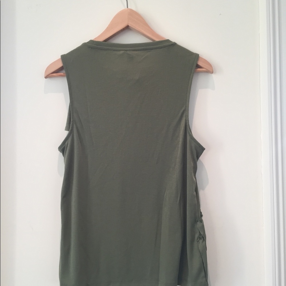 J.Crew Blouse . Sleeveless . Size M - Picture 2 of 3